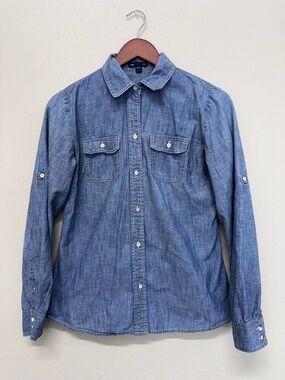 Ladies Gap classic button up shirt